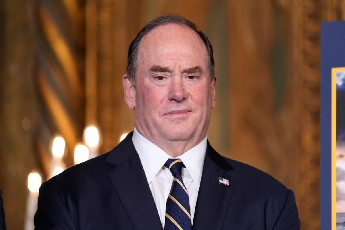 Глава Военно-морских сил США подал в отставку