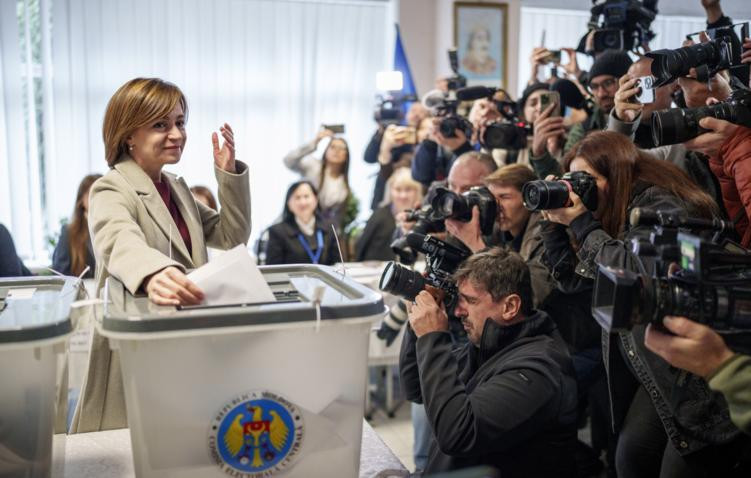 Главы Еврокомиссии и Европарламента в числе первых поздравили Санду