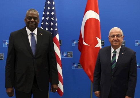 Главы военных ведомств США и Турции призвали избежать эскалации в Сирии