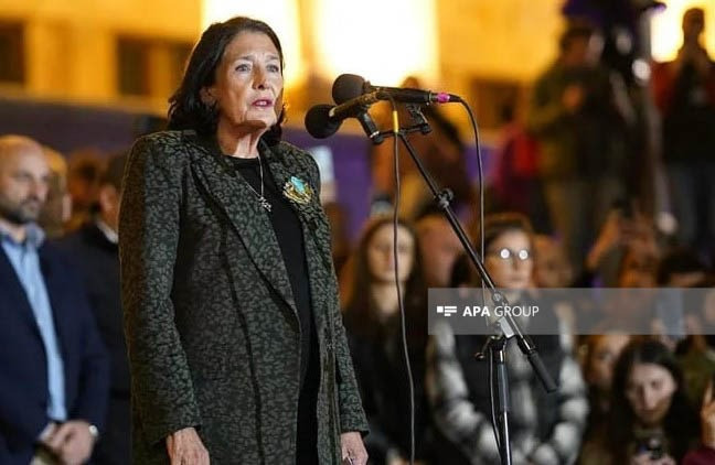 Грузинская оппозиция проводит акцию протеста перед зданием парламента в Тбилиси – ФОТО--ВИДЕО