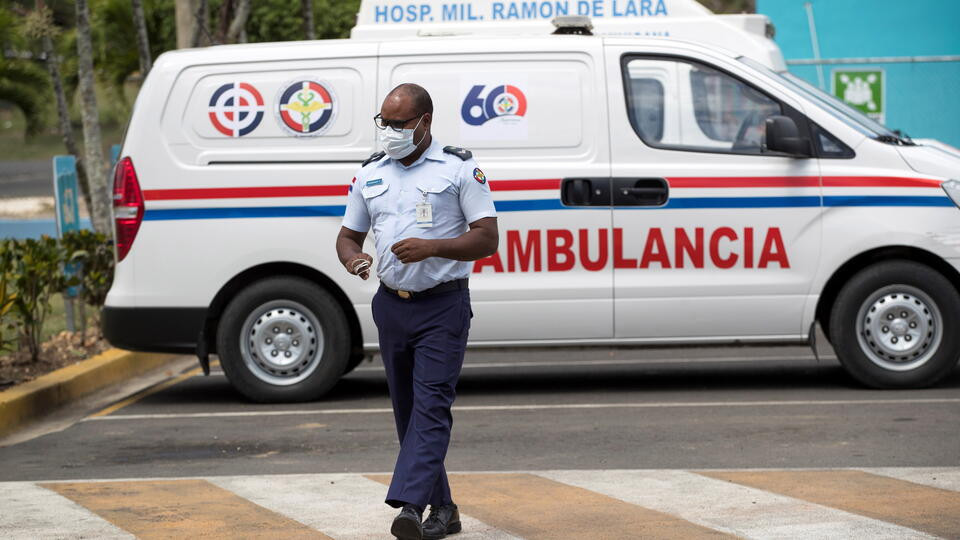 Грузовик въехал в толпу людей у бара в Доминикане, погибли минимум 11 человек