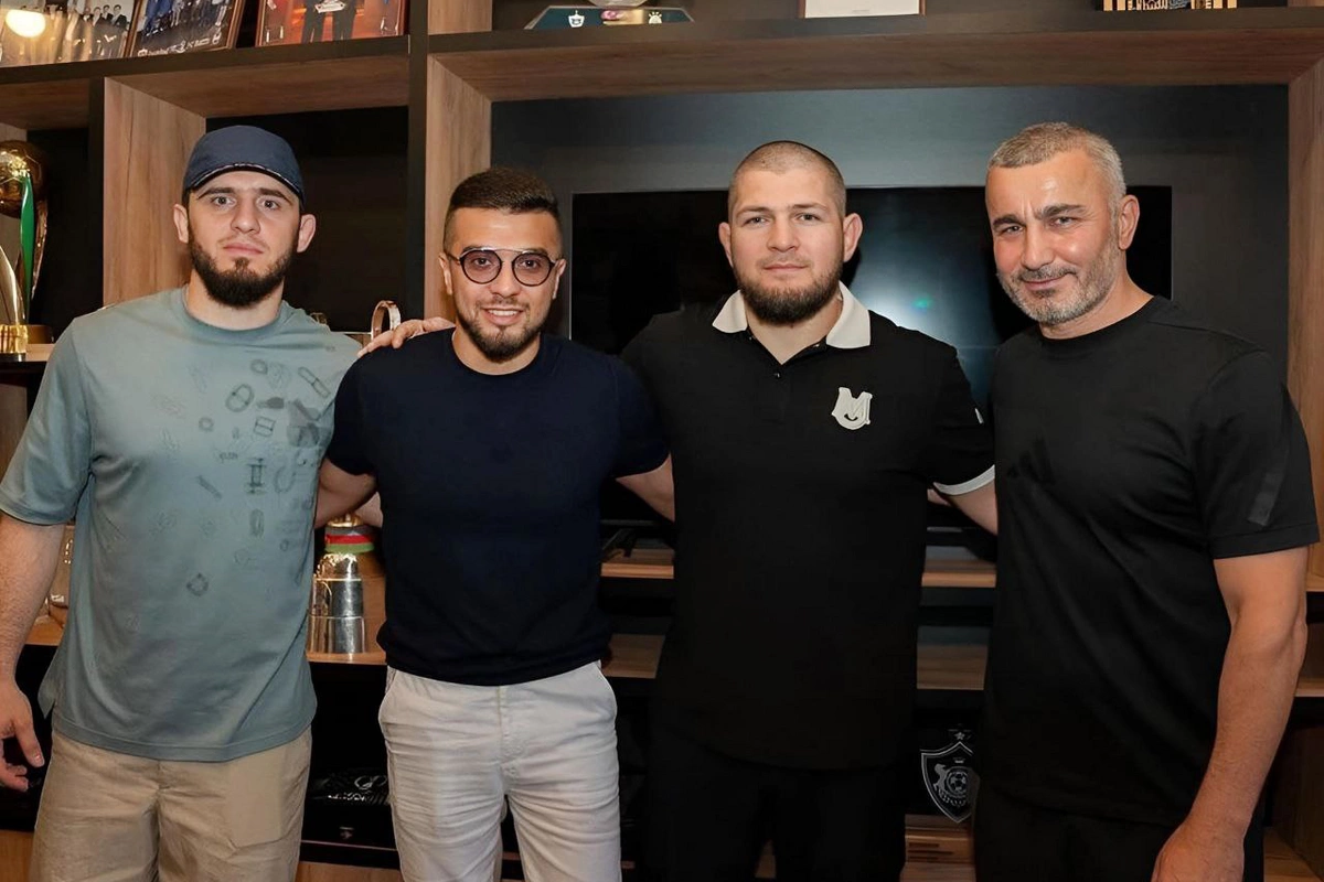 Хабиб Нурмагомедов и Ислам Махачев прибыли в Баку