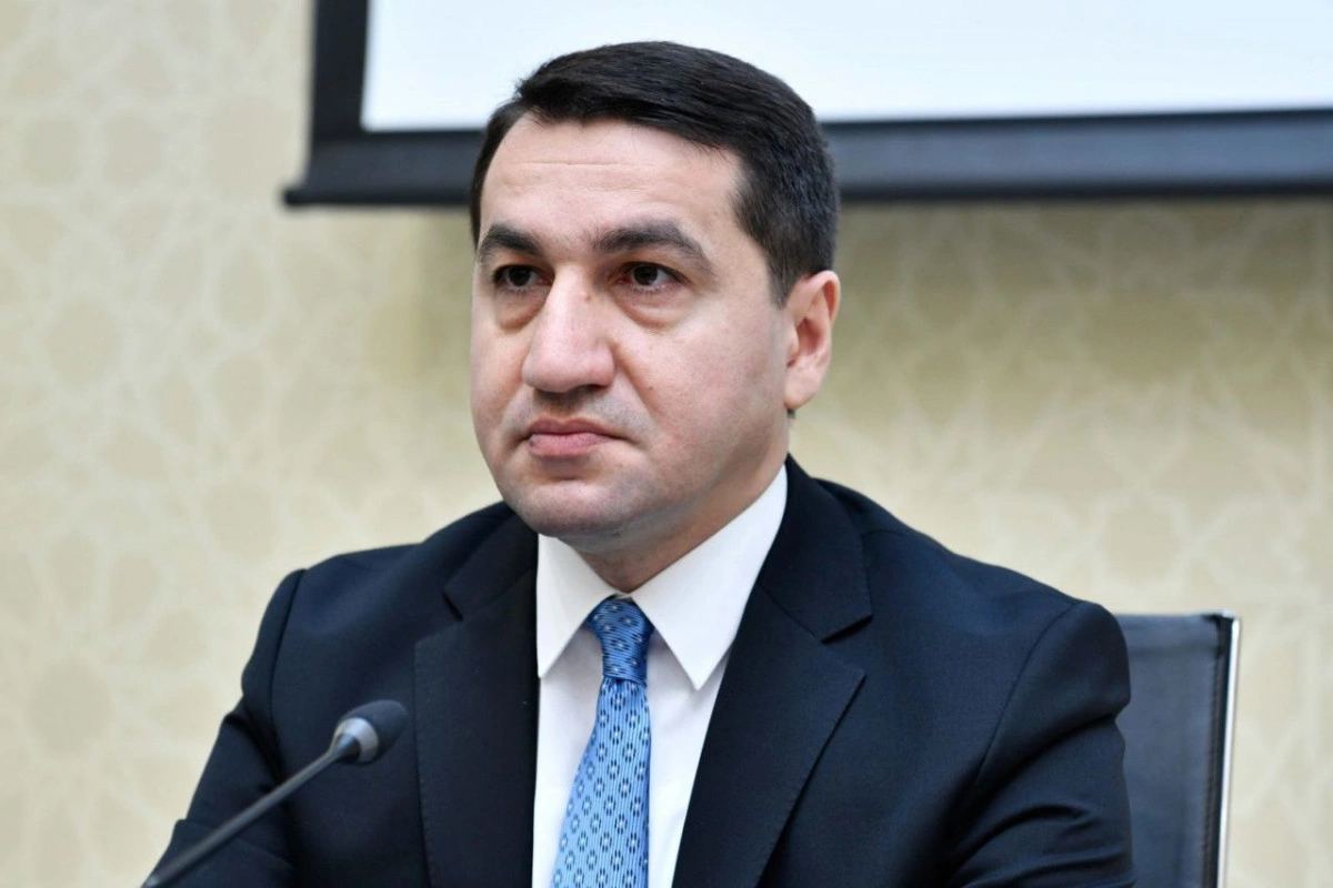 Хикмет Гаджиев опубликовал поздравление по случаю Дня азербайджанского алфавита и языка