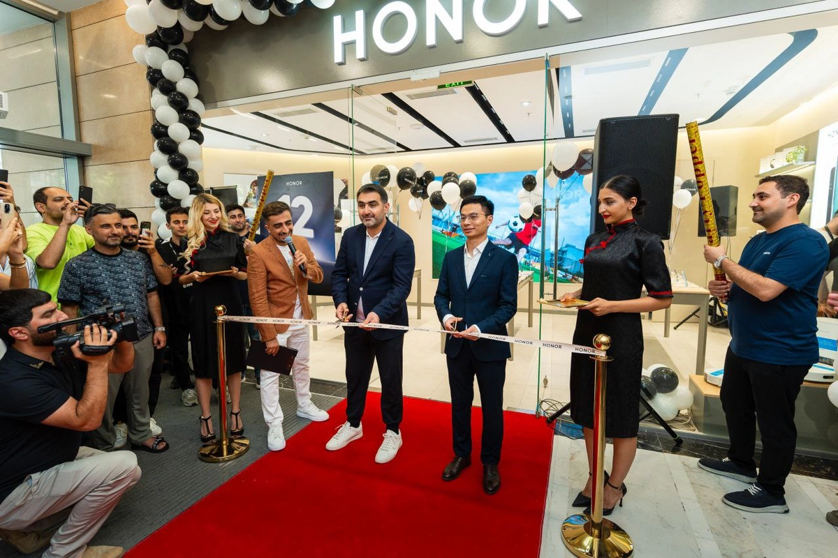 HONOR открывает первый фирменный магазин в Азербайджане