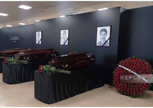 Ильхам Алиев и Мехрибан Алиева отправили венок на церемонию прощания с членами экипажа самолета AZAL