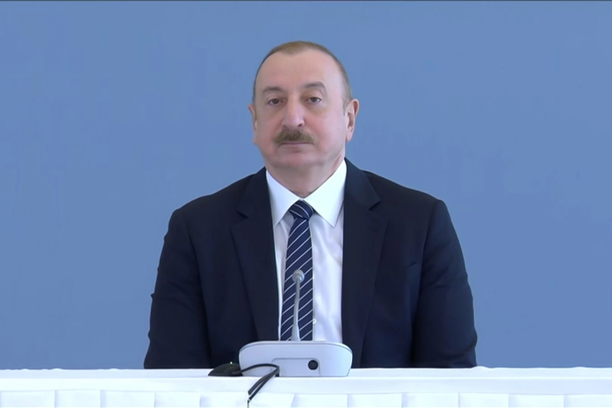 Ильхам Алиев принимает участие в международном форуме в Университете АДА