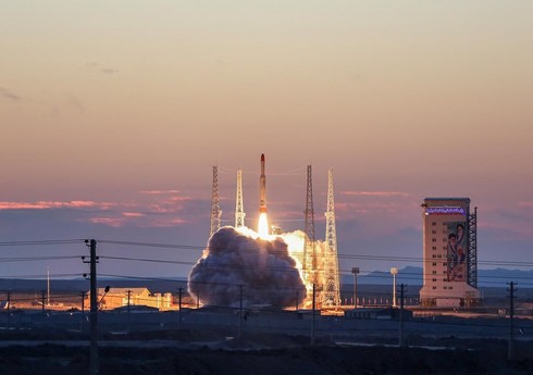 Иран вывел на орбиту военный спутник Fakhr-1
