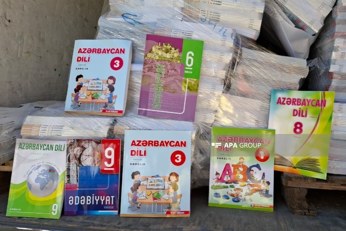 Из Азербайджана в Грузию отправлено более 22 тысяч учебников-ФОТО
