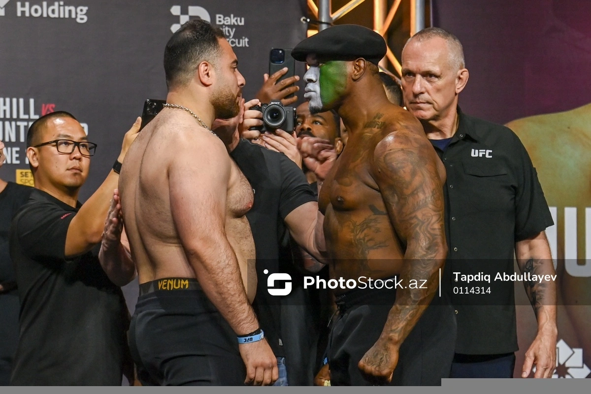 Известный иностранный боец UFC вышел на сцену в образе "бакинца"