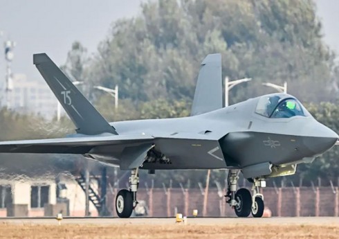 Китай впервые представит публике истребитель-невидимку J-35A
