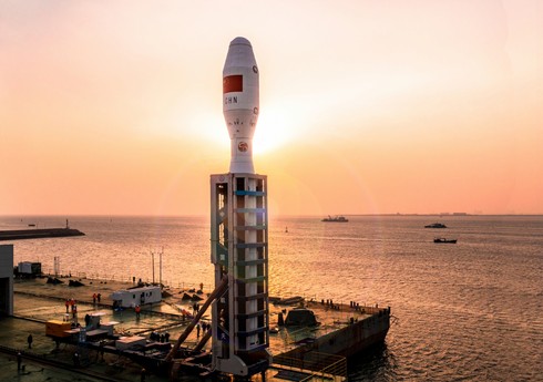 Китай запустил ракету Jielong-3 с восемью спутниками с платформы в Желтом море