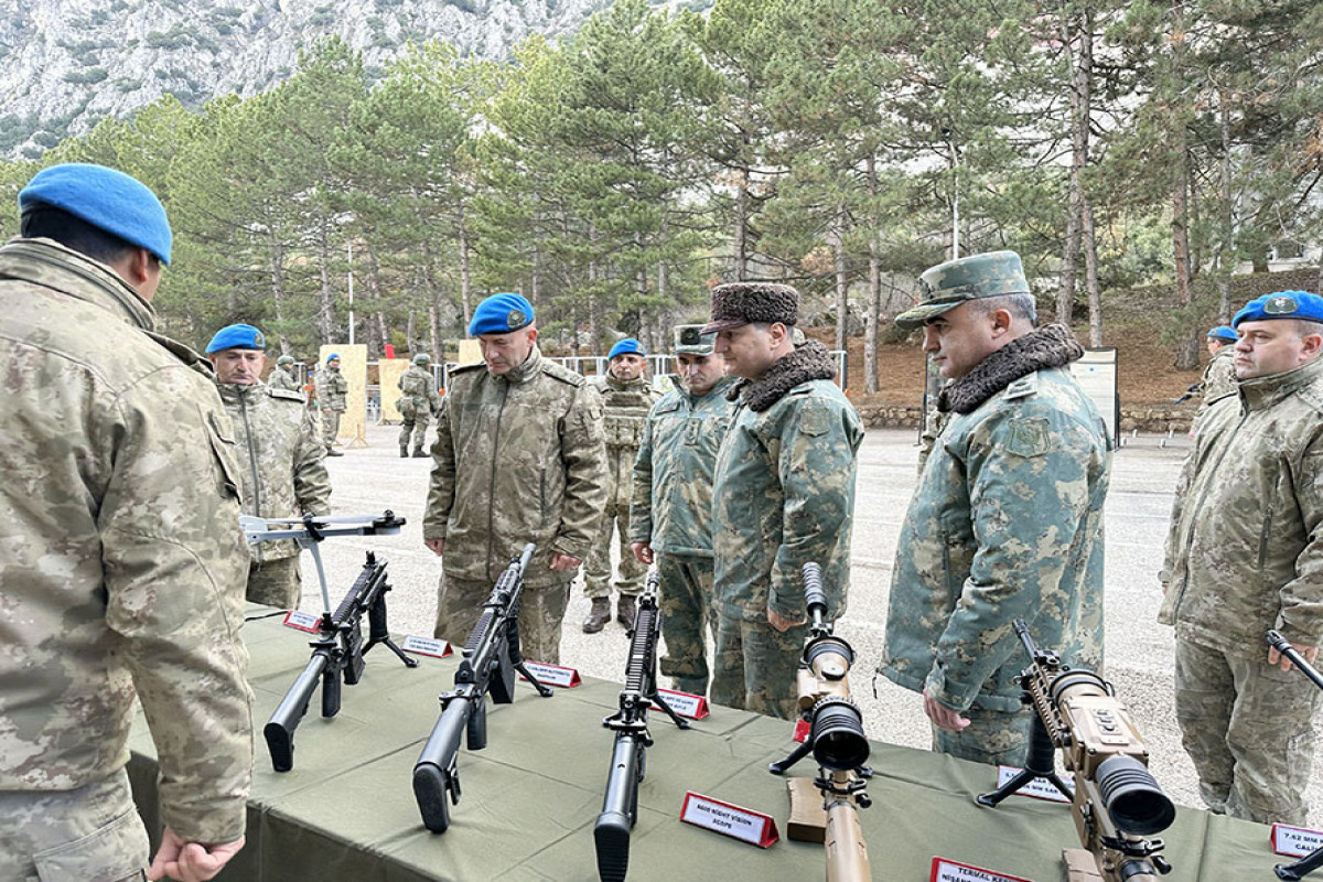 Командующий Отдельной общевойсковой армии посетил ряд военных объектов в Турции-ФОТО