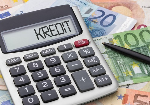 Кредитные вложения в экономику Азербайджана впервые превысили 30 млрд манатов