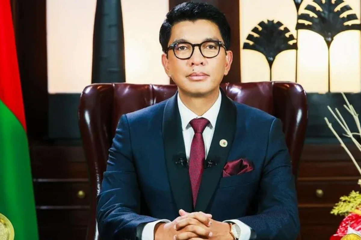 Кризис на Мадагаскаре: Президент Андри Радзуэлина эвакуирован Францией