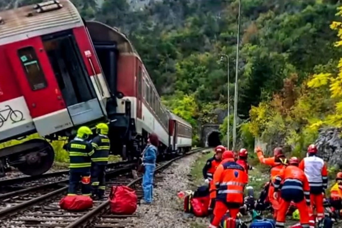 Крупная железнодорожная авария в Словакии: Два поезда столкнулись, более 20 пострадавших