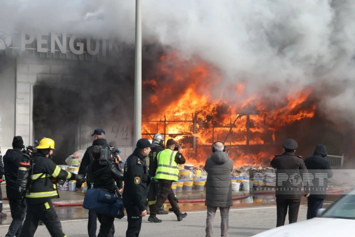 Крупный пожар на объекте в Баку локализован