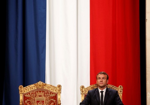 Le Monde: Макрон стал "сверхпараноидальным"