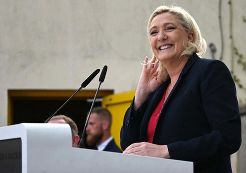 Ле Пен угрожает правительству Франции отзывом поддержки из-за споров о бюджете