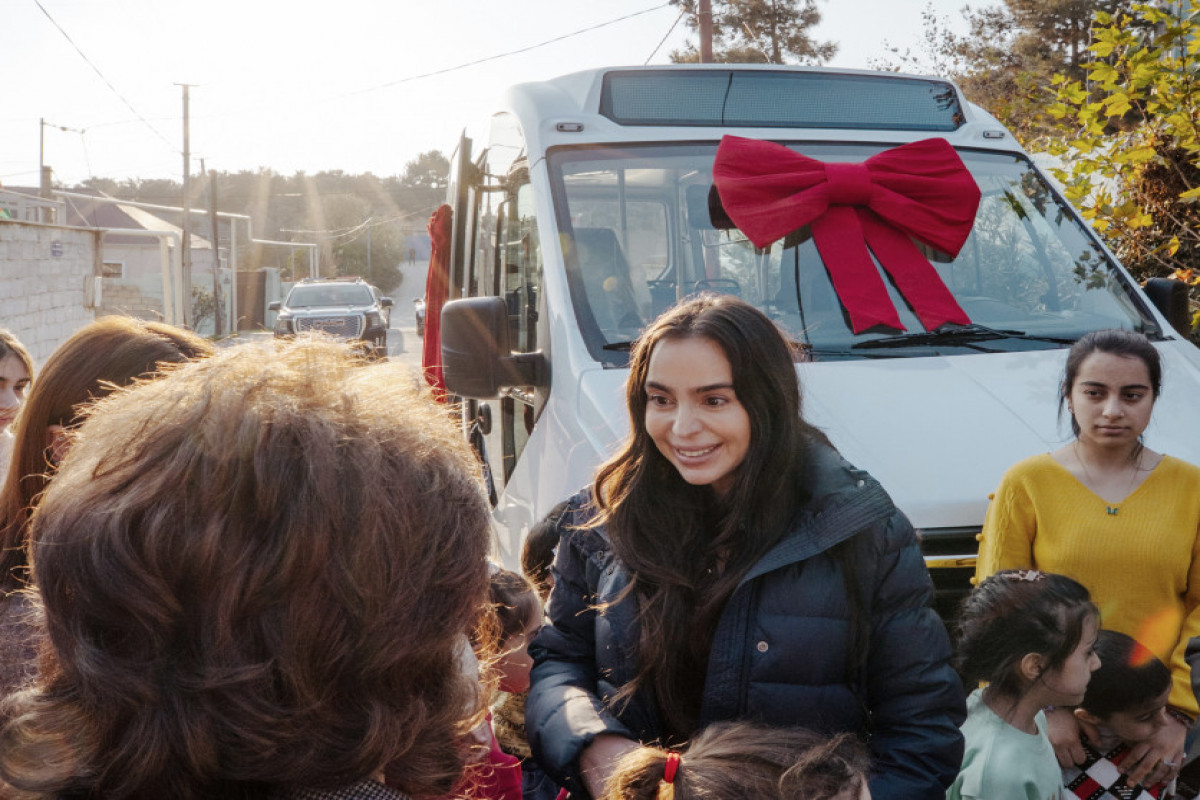 Лейла Алиева, Арзу Алиева и Алена Алиева разделили праздничную радость проживающих в приюте Təmiz Dünya детей