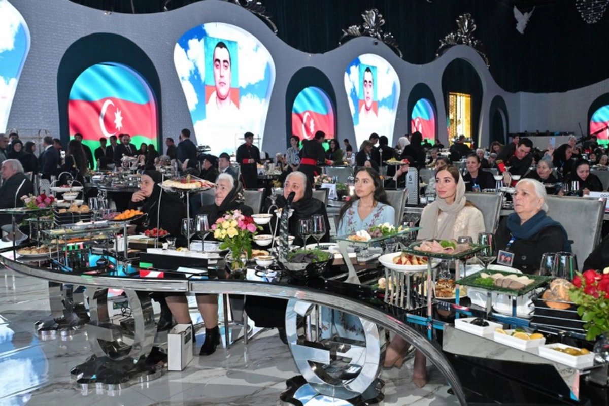 Лейла Алиева и Арзу Алиева с матерями шехидов приняли участие в ифтаре