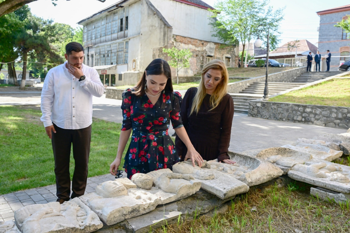Лейла Алиева ознакомилась с работами, проводимыми в парке имени Мухаммеда Физули в городе Шеки