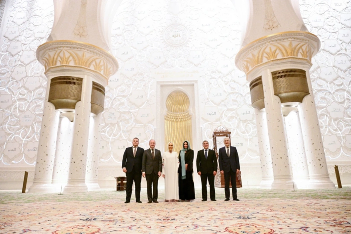 Лейла Алиева посетила в Абу-Даби мечеть Шейха Зайеда