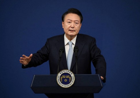 Лидер правящей партии Южной Кореи осудил введение военного положения