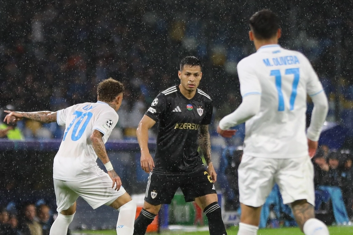 Лига чемпионов: "Карабах" на выезде уступил "Наполи"