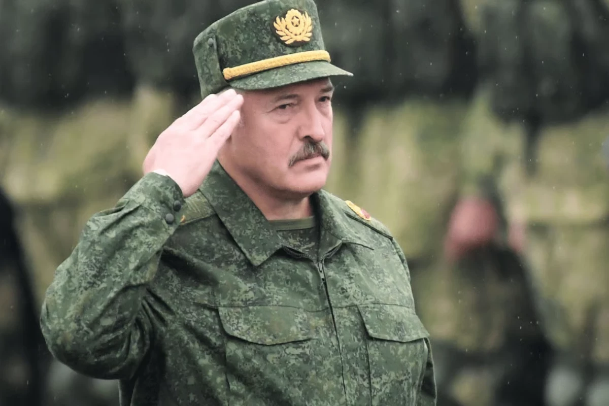 Лукашенко призвал белорусскую армию быть готовой к наземным операциям