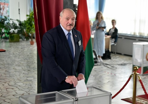 Лукашенко проголосовал на выборах президента Беларуси