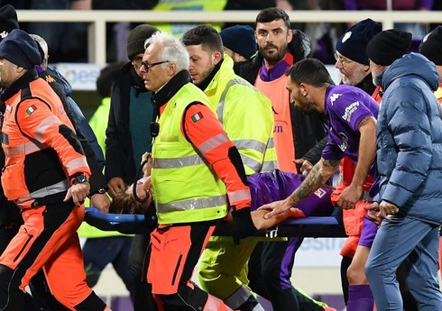 Матч "Фиорентина" - "Интер" перенесли из-за потерявшего сознание игрока "фиалок"