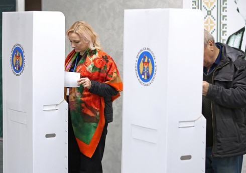 Майя Санду лидирует во втором туре выборов президента Молдовы