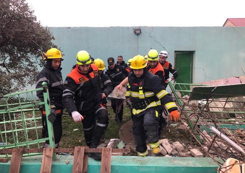 МЧС: В Новханы из-под завалов после взрыва спасены два человека