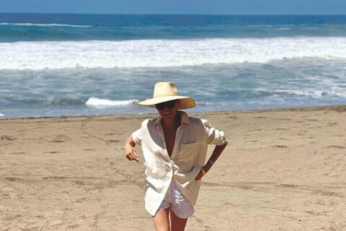 Меган Маркл в коротких шортах засняли на отдыхе с принцем Гарри