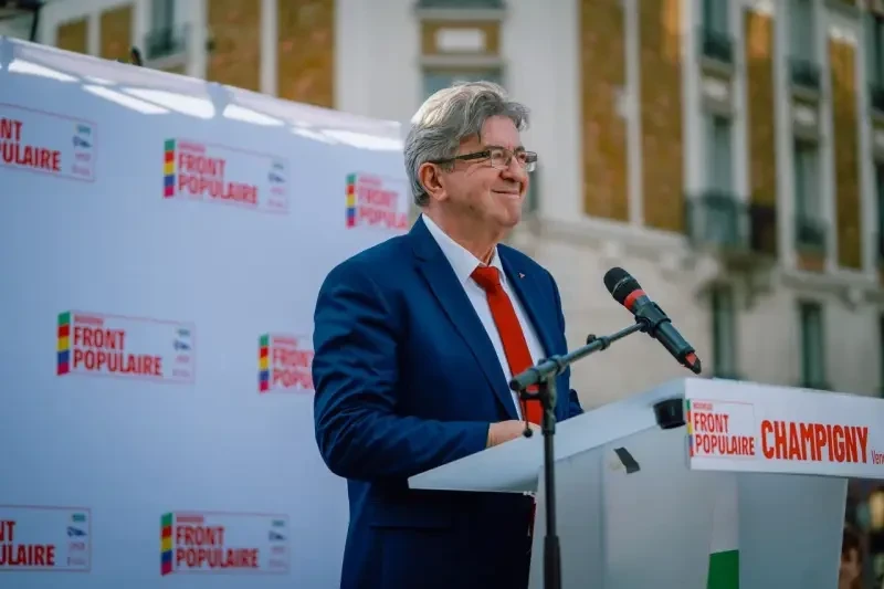 Меланшон призвал как можно скорее избавиться от нового правительства Франции