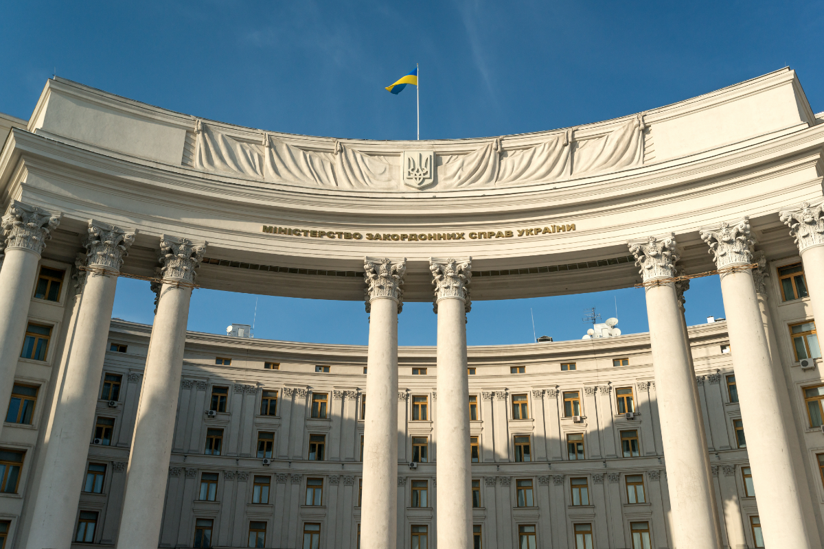 МИД Украины вызвал временно поверенного Ирана: его в жесткой форме предупредили о поставках ракет в РФ
