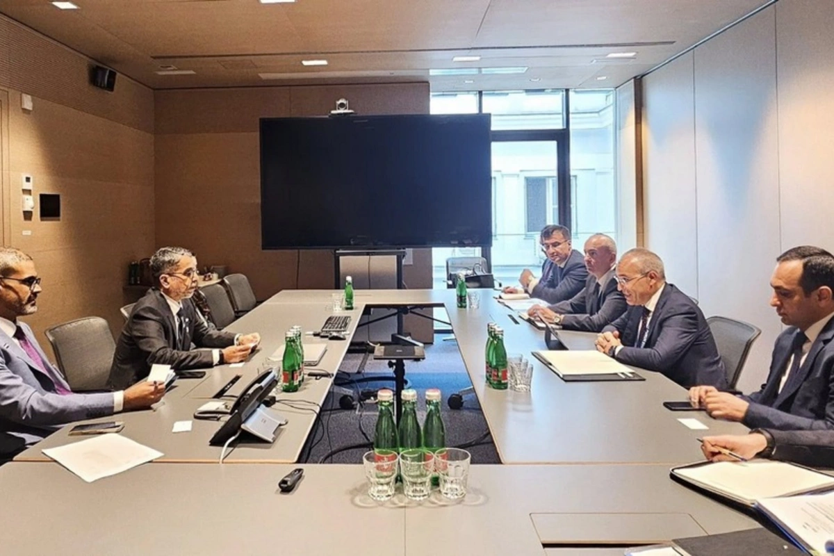 Микаил Джаббаров провел встречу с гендиректором Фонда развития Абу-Даби