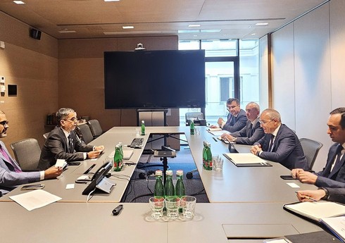 Микаил Джаббаров провел встречу с генеральным директором Фонда развития Абу-Даби