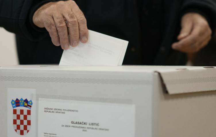 Миланович и Приморац поборются за пост президента Хорватии во втором туре