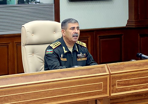 Министр обороны Азербайджана провел служебное совещание