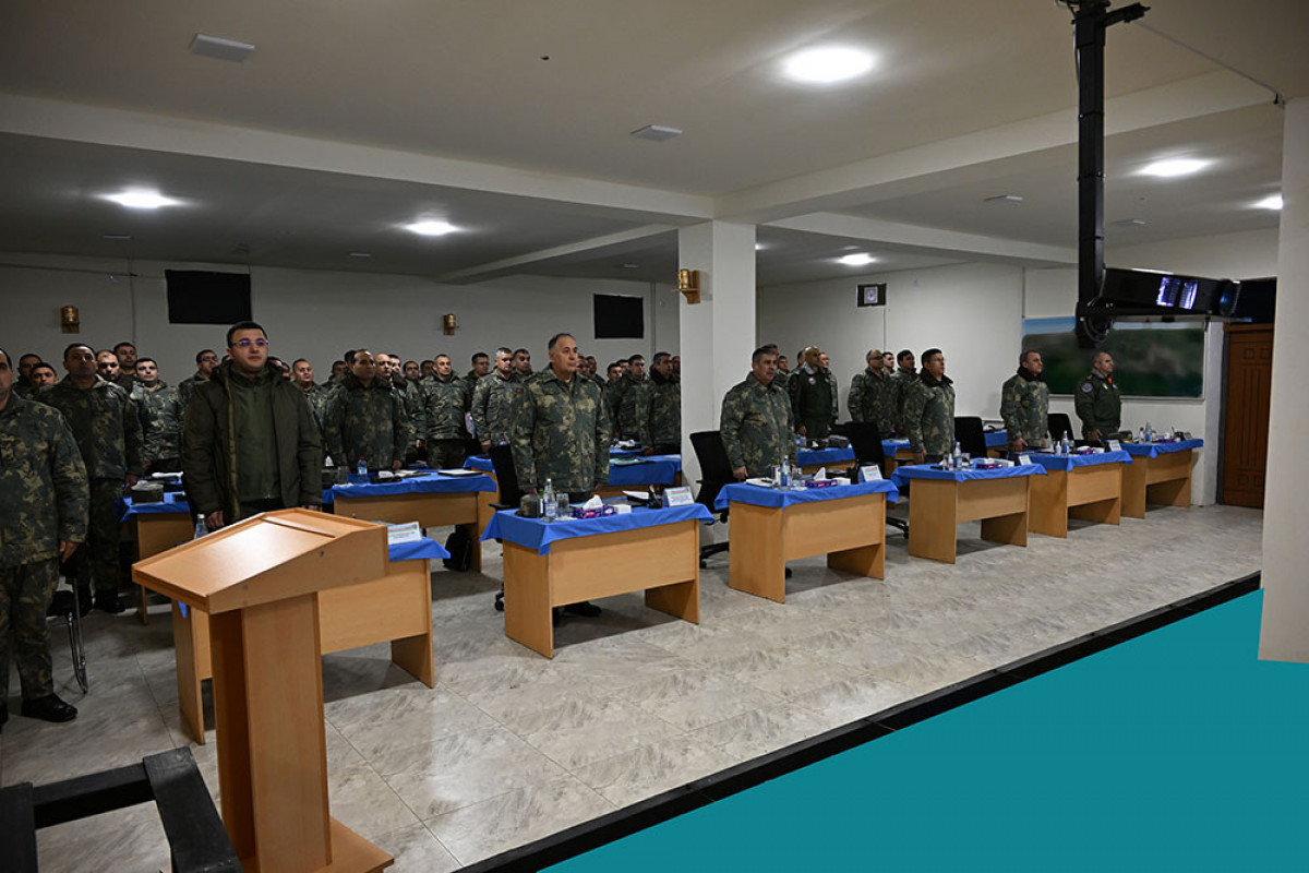 Министр обороны Азербайджана провел в Ханкенди совещание, проанализирована оперативная обстановка на условной границе с Арменией