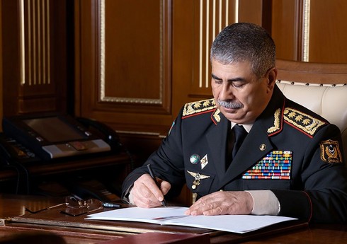 Министр обороны Азербайджана выразил соболезнования турецкому коллеге в связи с пожаром в отеле