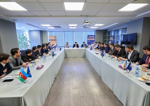 Министр юстиции встретился с победителями конкурса Yüksəliş