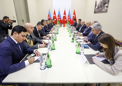 Министры обороны Азербайджана и Турции обсудили вопросы военного сотрудничества