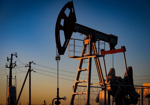 Мировые цены на нефть незначительно подешевели