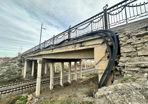 Мост, соединяющий город Сумгайыт с поселком Сарай, демонтируется