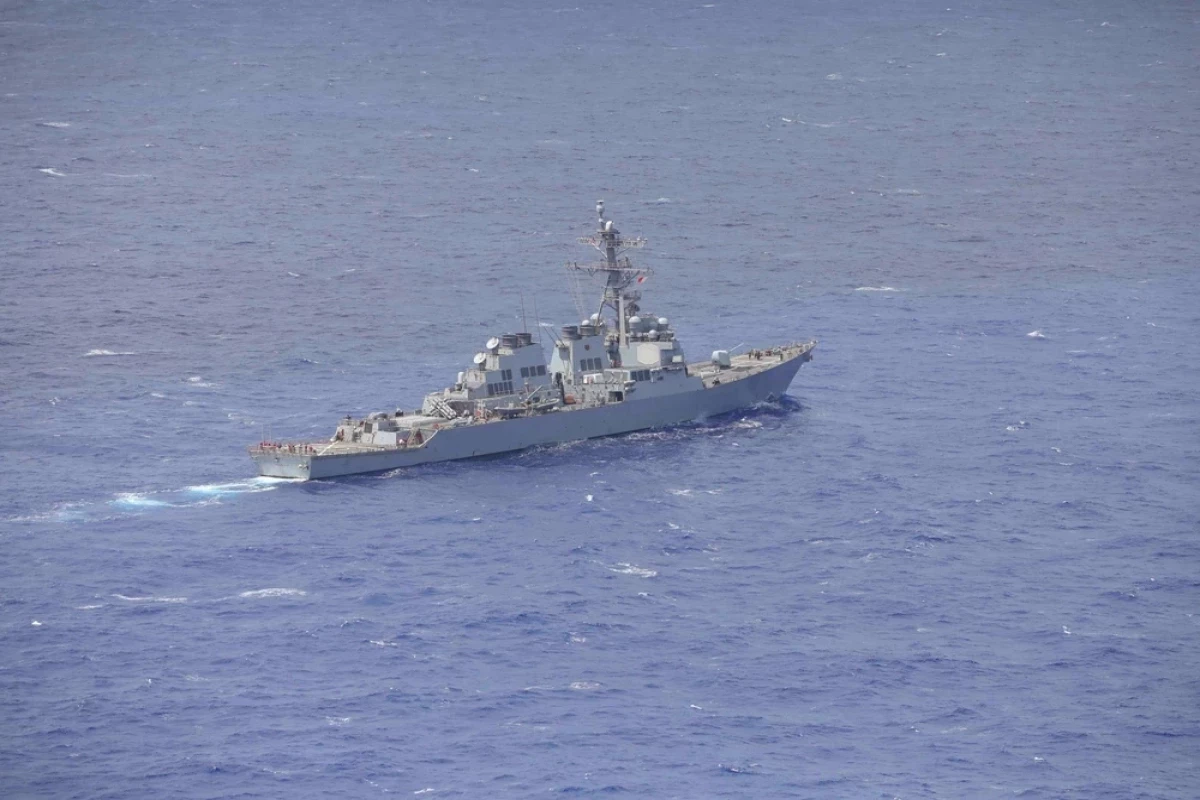 На американском эсминце USS Higgins произошёл пожар