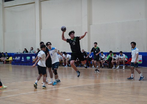 На чемпионате Азербайджана по гандболу среди мужчин сегодня состоялись два матча