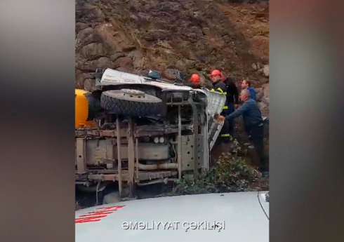 На дороге Шуша-Лачын грузовик совершил ДТП