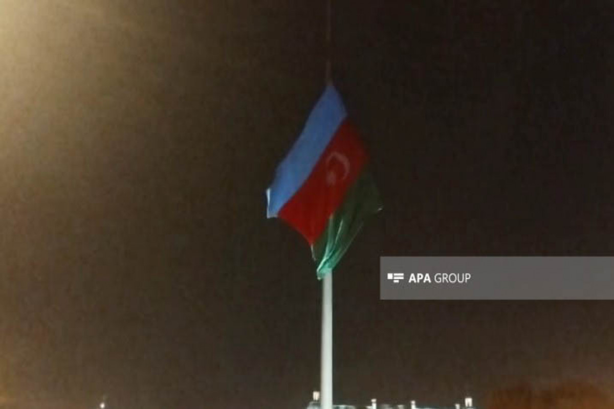 На Государственной площади флага спущен флаг